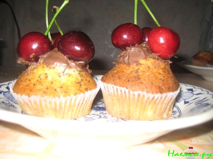 Маковые тортини с черешней