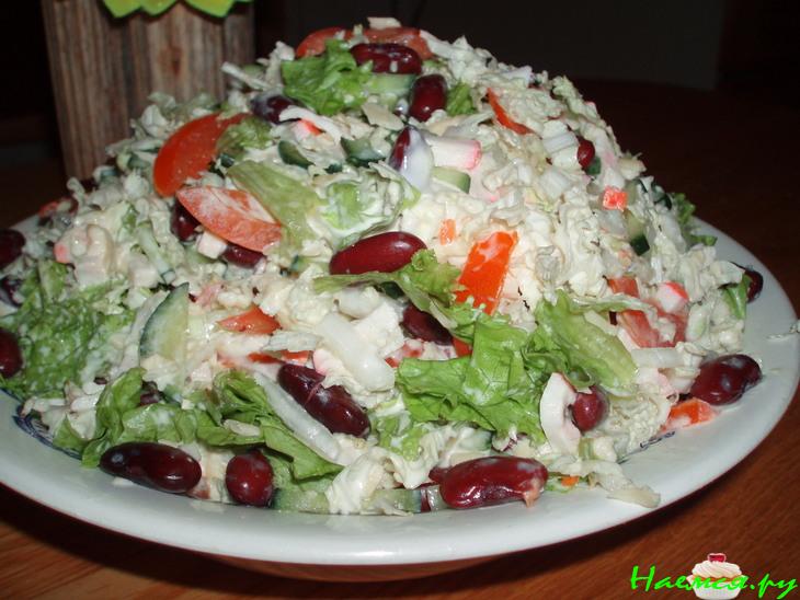 Салат "Бобы в капусте"