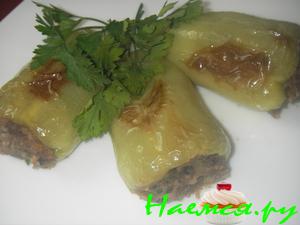 Перец фаршированный беконом, картофелем и грибами