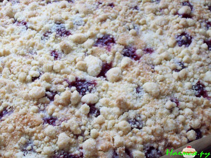 Вишнёво-маковый пирог с творогом и посыпкой "Штрейзель" 