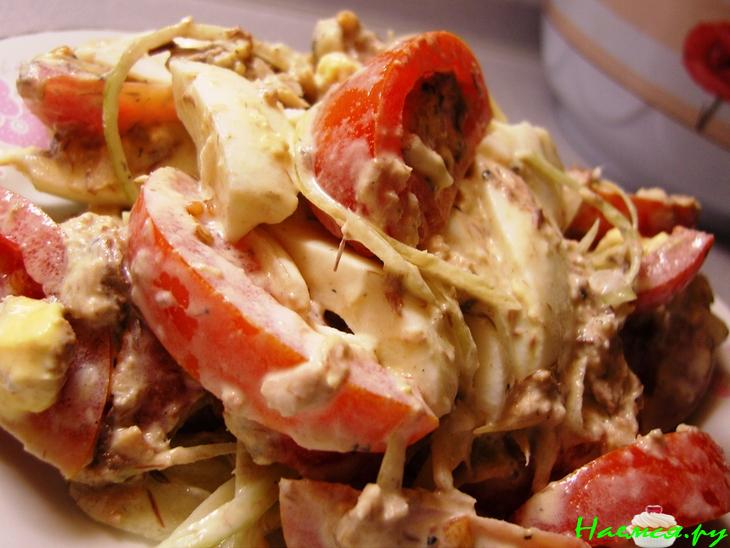 Салат с консервированной рыбой