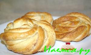 Крученые плюшки и косичка из дрожжевого теста