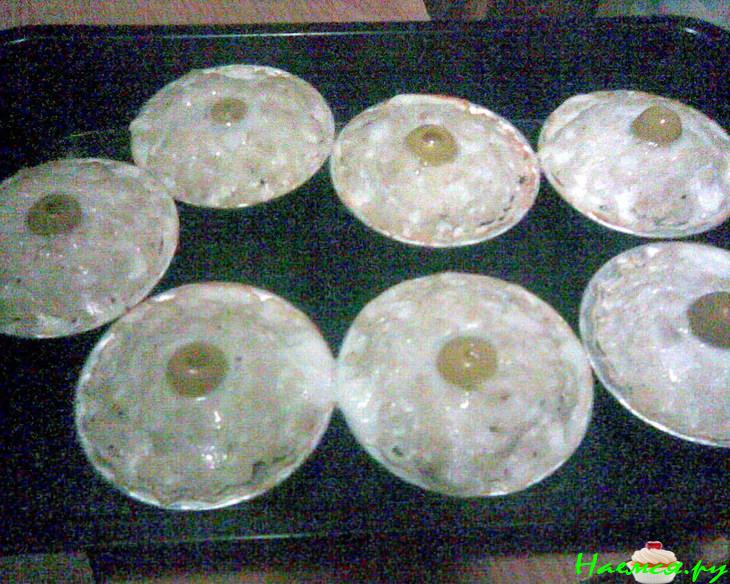 Рыбные маффины с фаршированными оливками