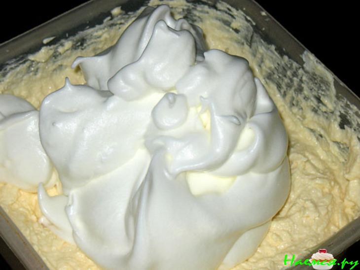 Творожный пирог с красными ягодами