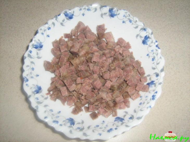 Салат фасолевый с вареной говядиной