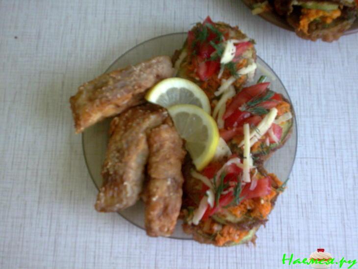 Тилапия жареная с кунжутом и овощами