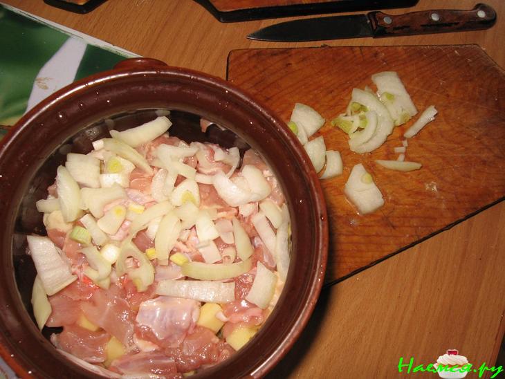 Наваристый суп в горшочке