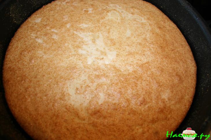 Пирог с безе и красной смородиной