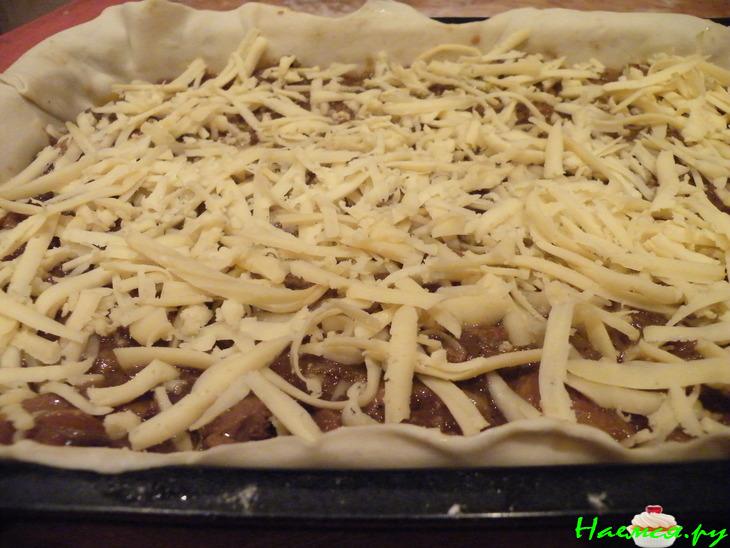 Мясной слоеный пирог