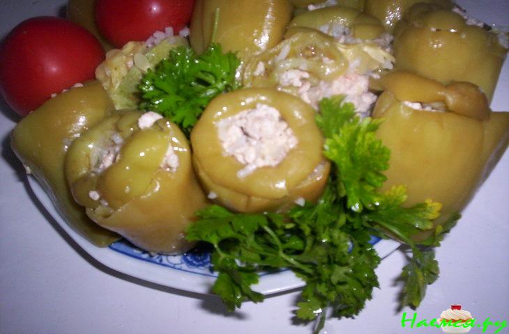Перец фаршированный рисом и фаршем