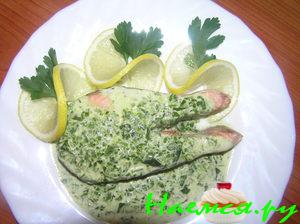 Лосось с соусом из шпината