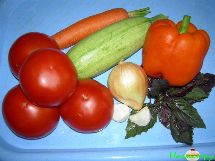 Томатный пряный соус с кабачком