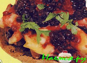 Куриная печень с яблоками и брусникой