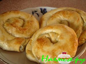 Рулет 'Улитка' из теста Фило с картофелем, шпинатом и грибами