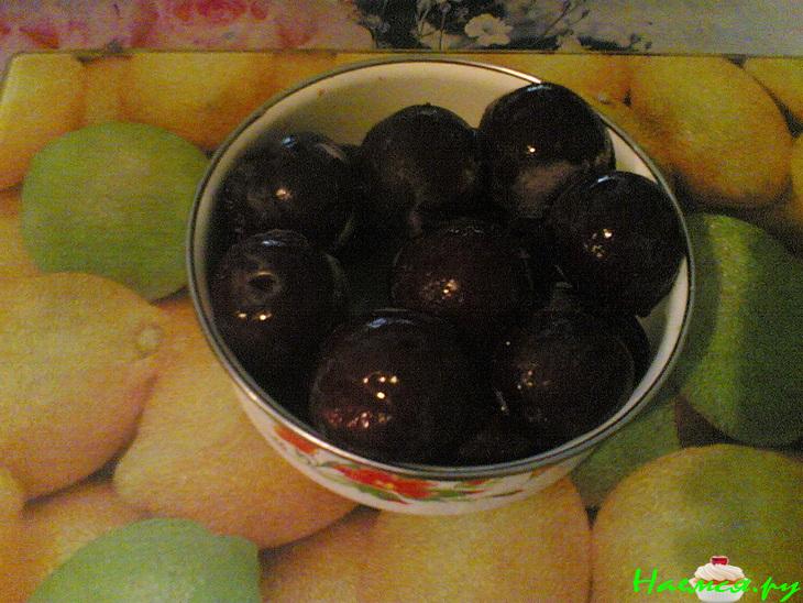 Торт со сливами и киви