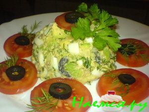 Салат с печенью трески и авокадо ...