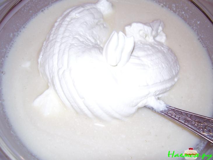 Десерт творожный с фруктами и орехами