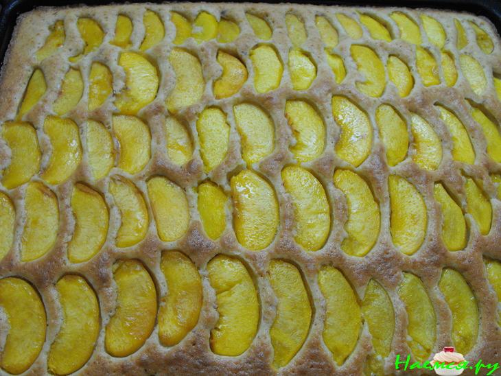 Нежный пирог с персиками