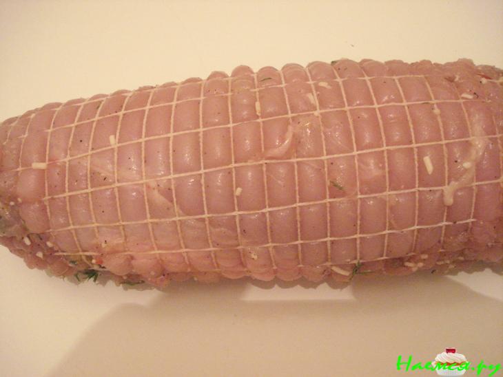 Рулет из филе индюшки с ароматной начинкой Рулет из филе индюшки с ароматной начинкой