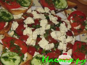 Быстрый и простой салат для пикника с тостами