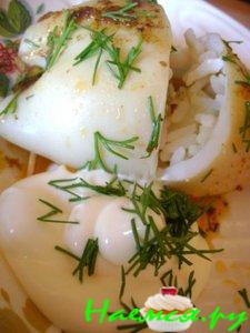 Фаршированные кальмары рисом и яйцами с крабовыми палочками