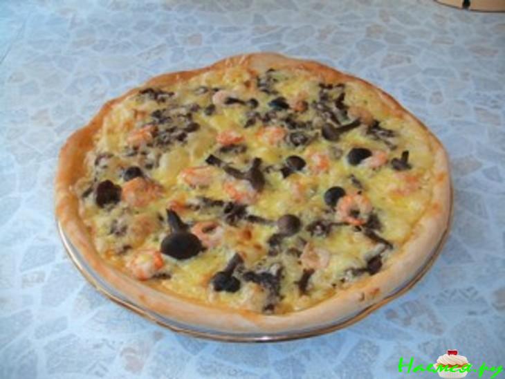 Пицца с мясом, грибами и креветками Пицца с мясом, грибами и креветками