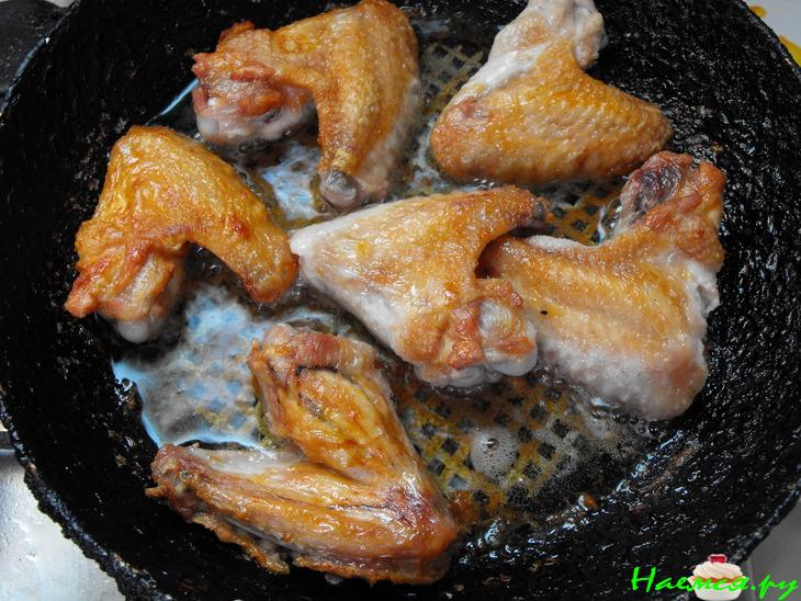 Окорочка в сметанно-аджичном соусе