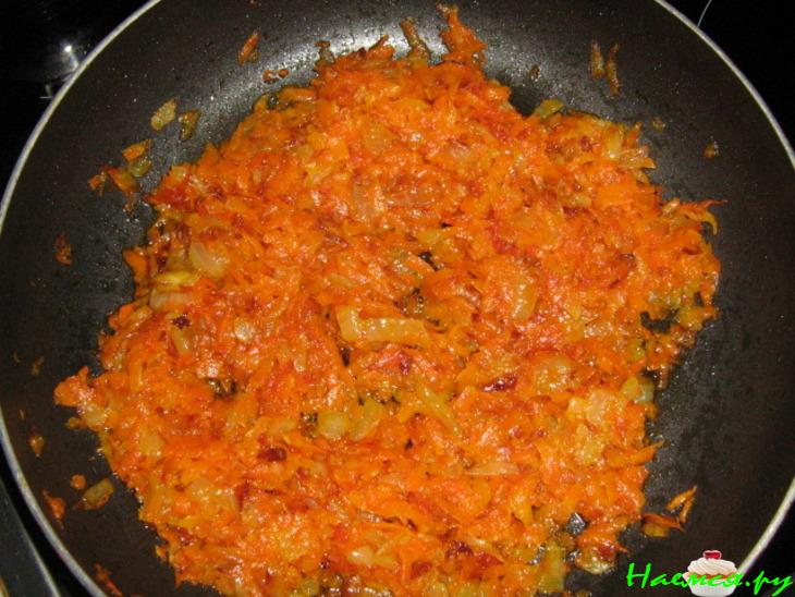 Салат фасолевый с вареной говядиной