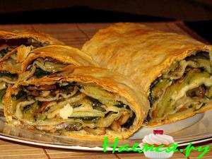 Штрудель с начинкой из шампиньонов, цуккини и картофеля Штрудель с начинкой из шампиньонов, цуккини и картофеля