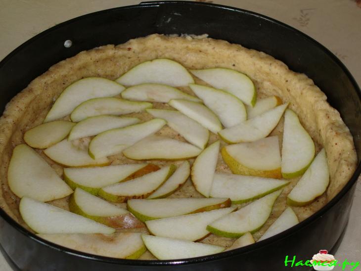 Пирог с творожной начинкой и грушей