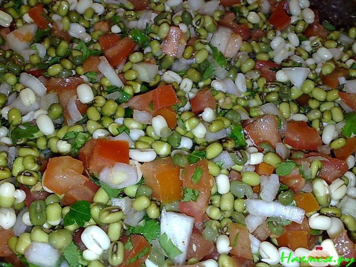 Салат из пророщенной сои