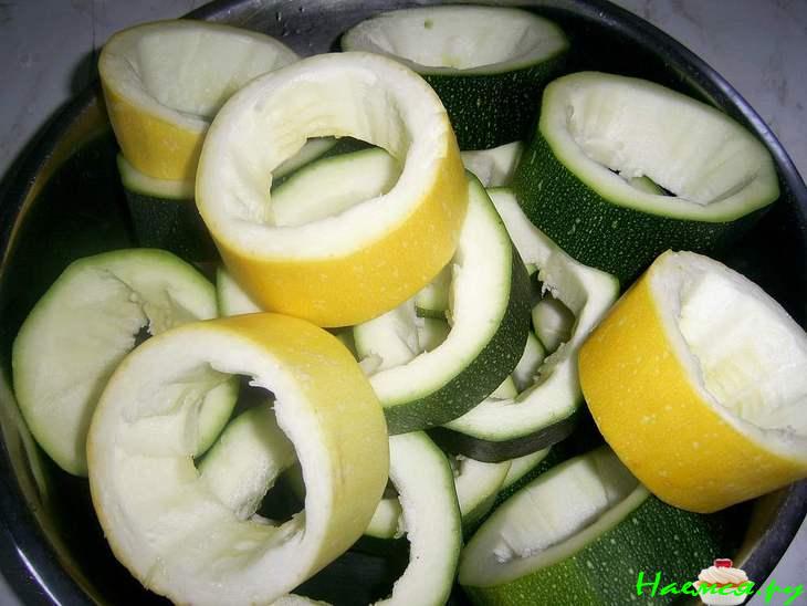 Кабачки фаршированные курицей и рисом