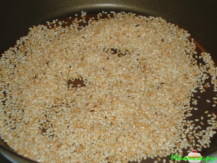 Cалат из свеклы с кольраби и кунжутом