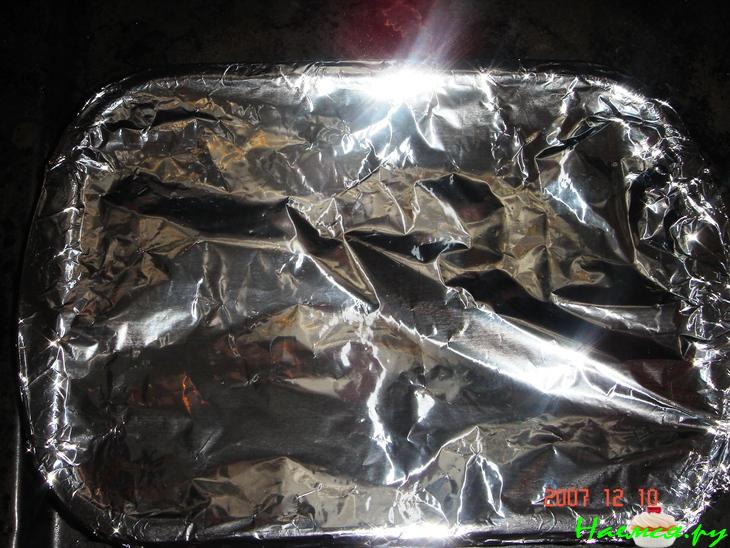 Стейки из семги на помидорах с пореем