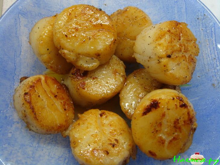 Морские гребешки со спаржей