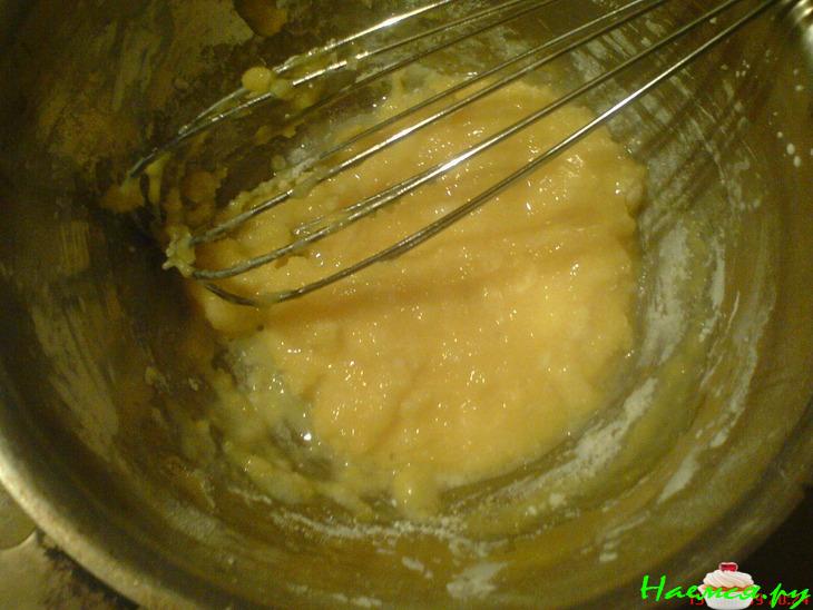 Слоёное пирожное с кремом патисьер