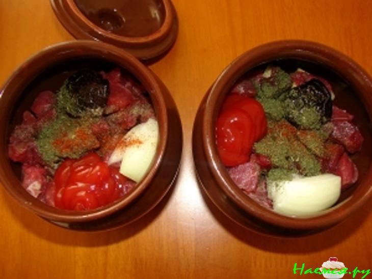 Гороховый суп с мясом в горшочке