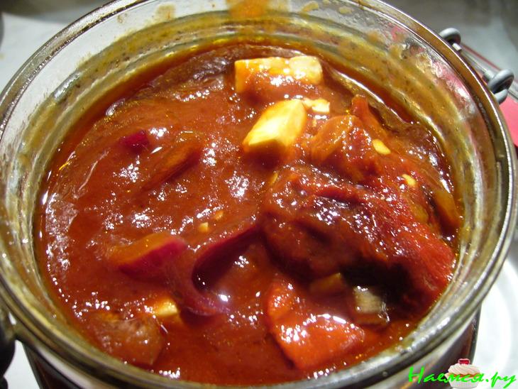 Закуска из печеной паприки с фетой в томатном соусе