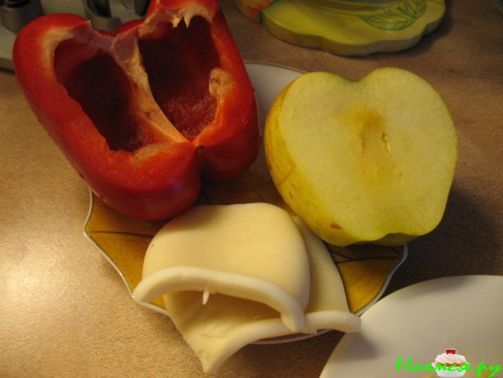 Салат с кальмарами и зеленым яблоком