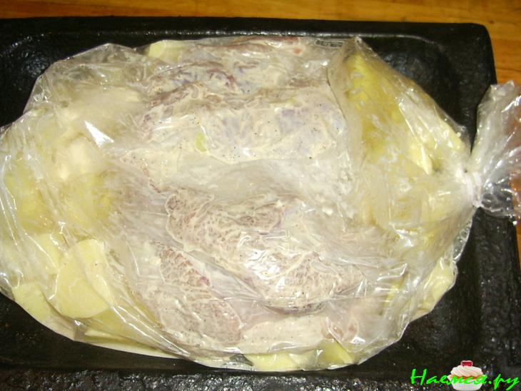 Свиная голенка с картошкой