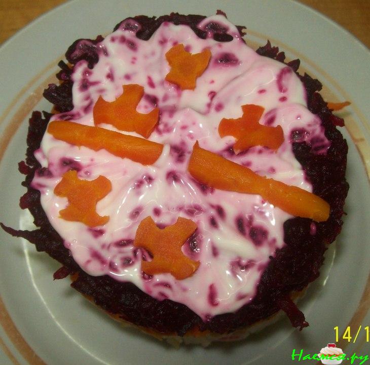 Курочка в шубке (слоеный салат)