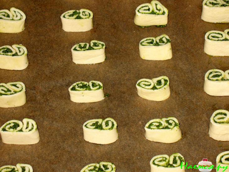 Тёплая закуска: "Свиные ушки" с песто