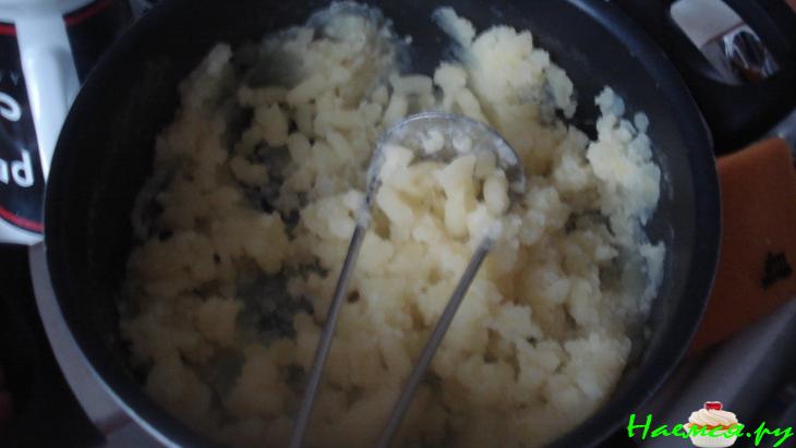 Творожники по-немецки 'Яблоки с земляными яблоками'