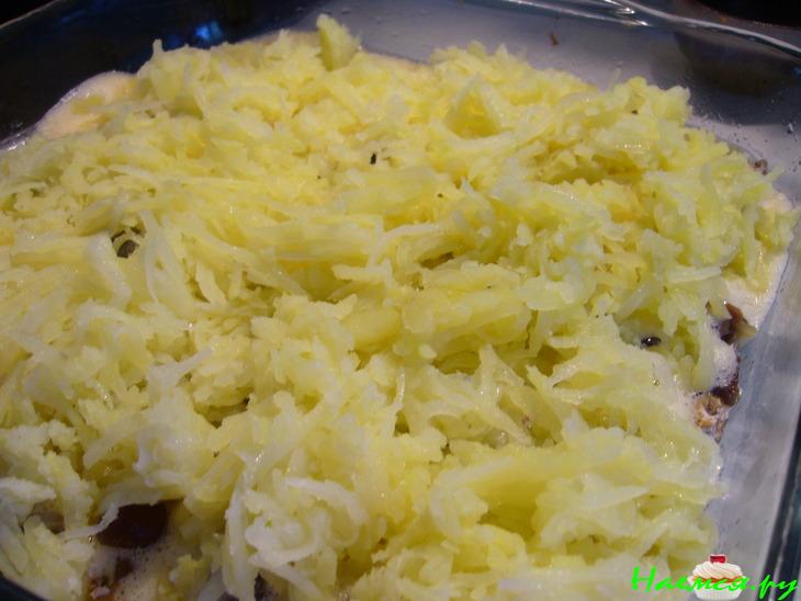 Картофельно-грибная запеканка на хрустящих хлебцах