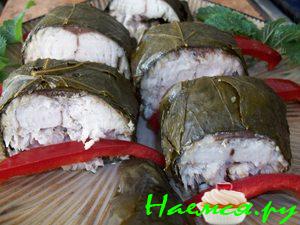 Скумбрия в виноградных листьях