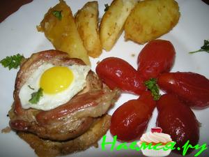 Мясные медальоны с перепелиными яйцами Мясные медальоны с перепелиными яйцами