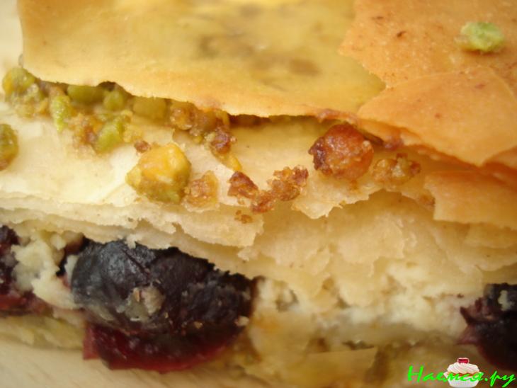 Пирог "Фило-ман" с начинкой из рикотты и фисташек