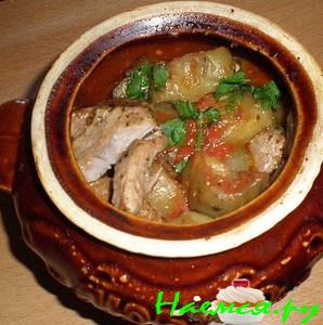 Горшочек с мясом и баклажанами