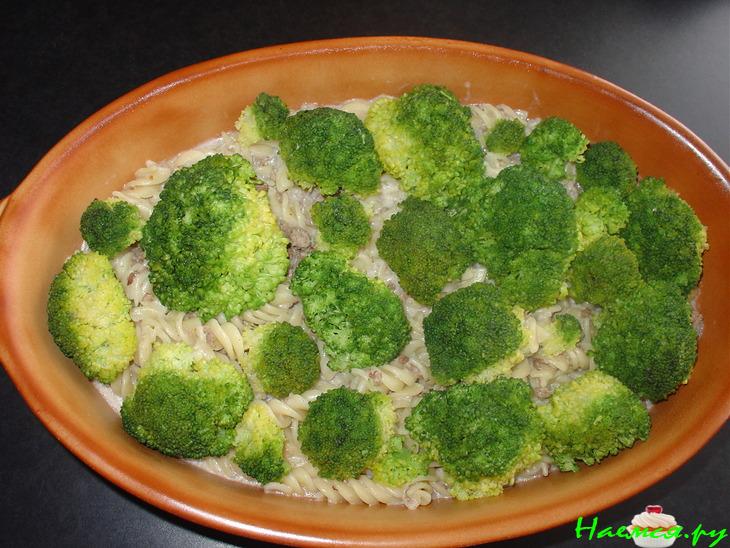 Брокколи, запеченная с моцареллой 