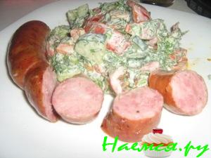Салат и колбаса Салат и колбаса
